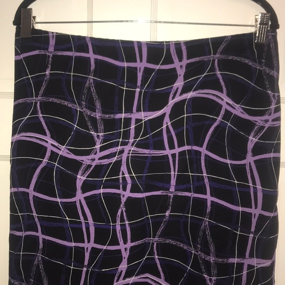 Cute black & purple ruffle skirt - Picture 4 of 5